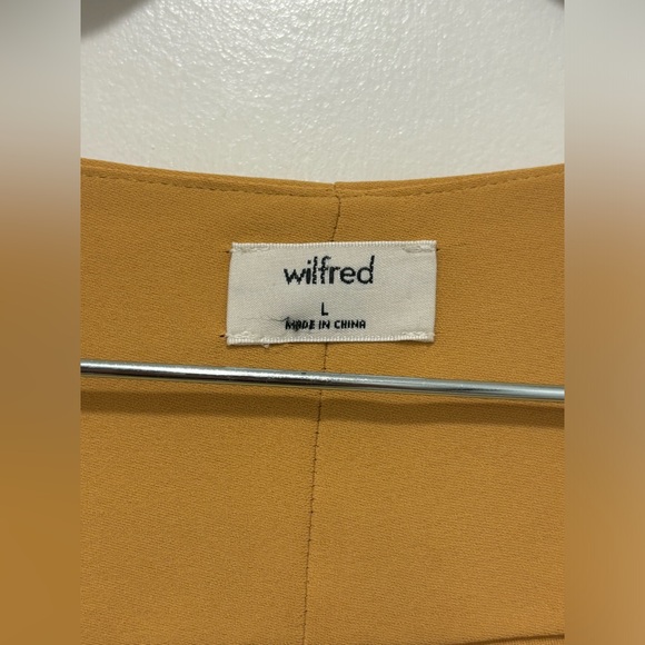 Aritzia Wilfred - Flowy Mustard Blouse. Size L - Picture 3 of 10
